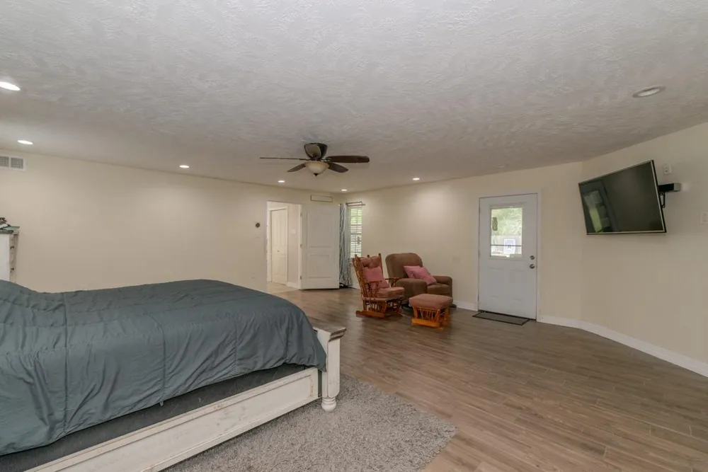 7050 Guess Road Beaumont, TX 77708