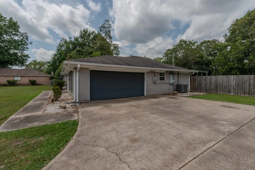 7050 Guess Road Beaumont, TX 77708