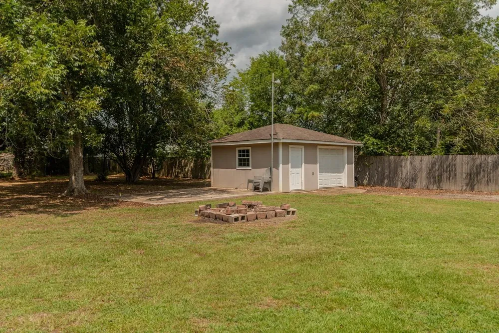 7050 Guess Road Beaumont, TX 77708