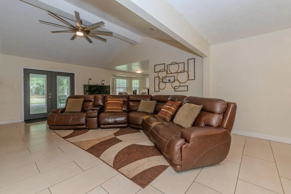 7050 Guess Road Beaumont, TX 77708