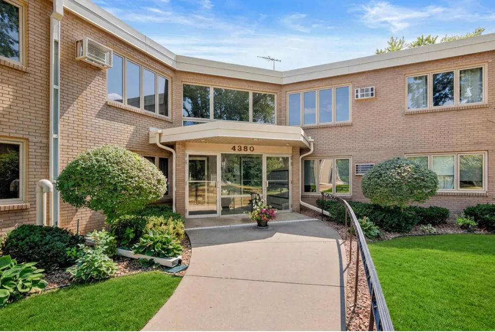4380 Brookside Court #213 Edina, MN 55436