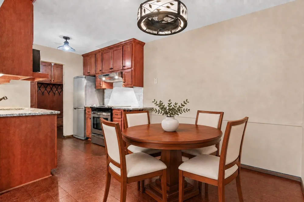 4380 Brookside Court #213 Edina, MN 55436