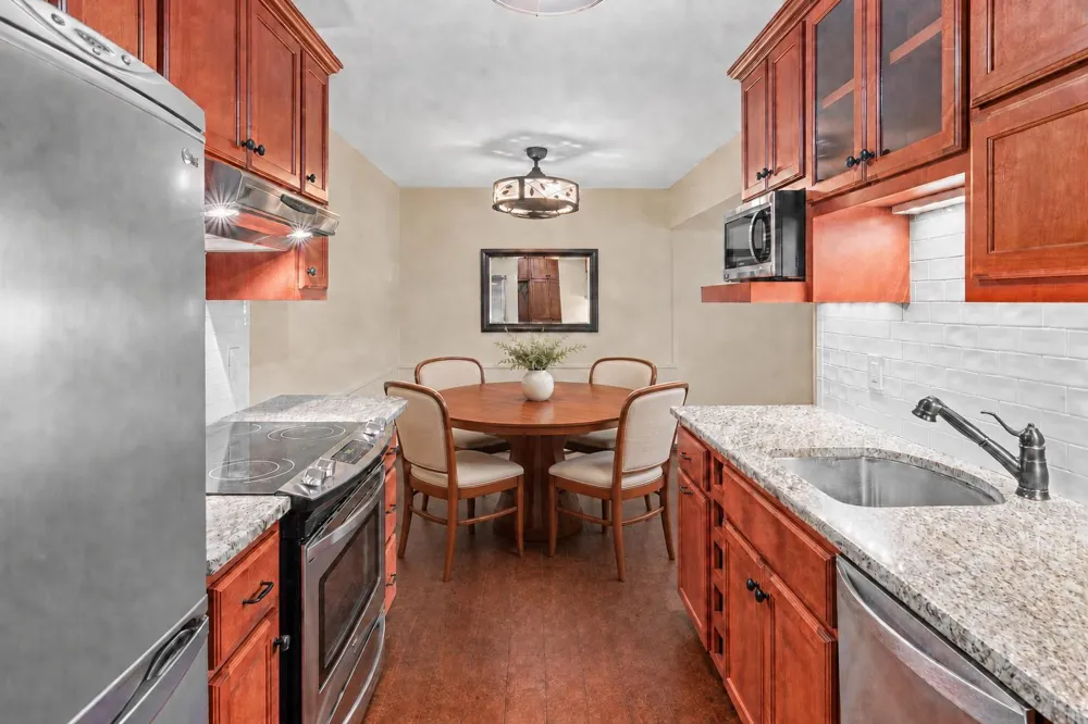 4380 Brookside Court #213 Edina, MN 55436