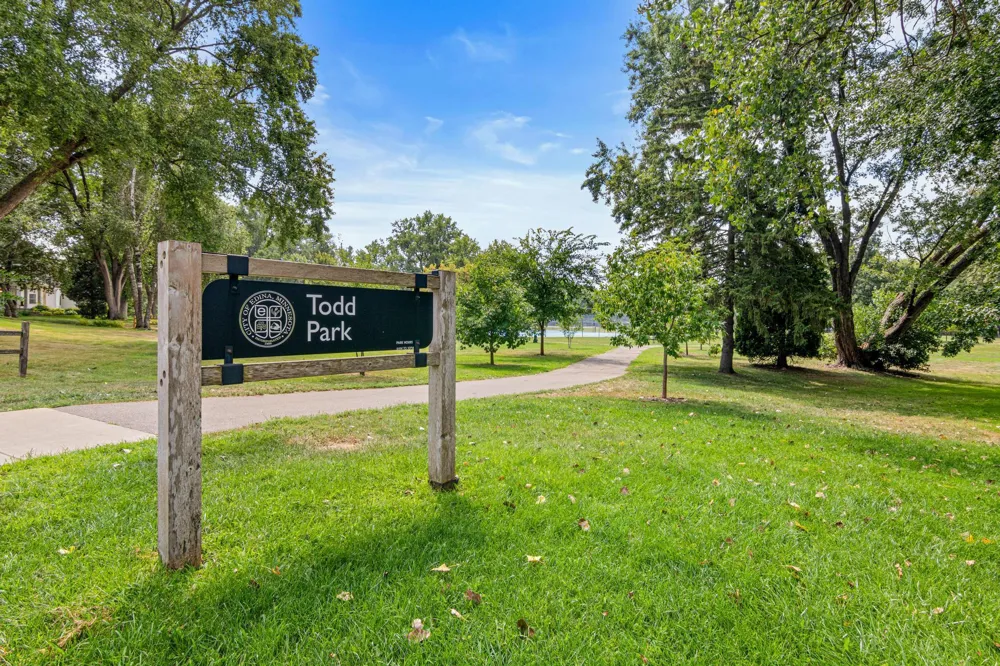 4380 Brookside Court #213 Edina, MN 55436