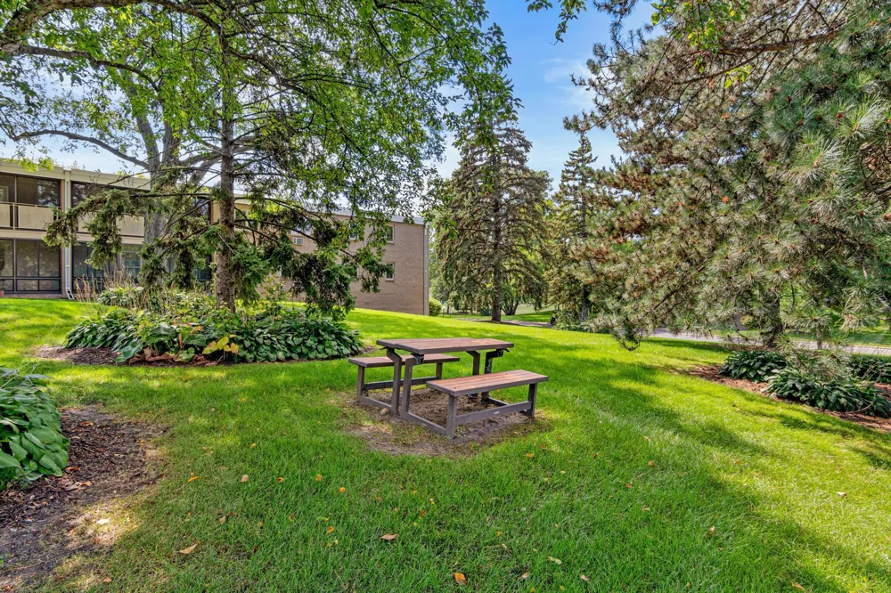 4380 Brookside Court #213 Edina, MN 55436