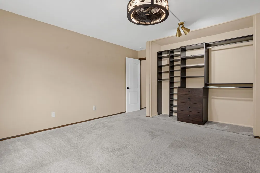 4380 Brookside Court #213 Edina, MN 55436