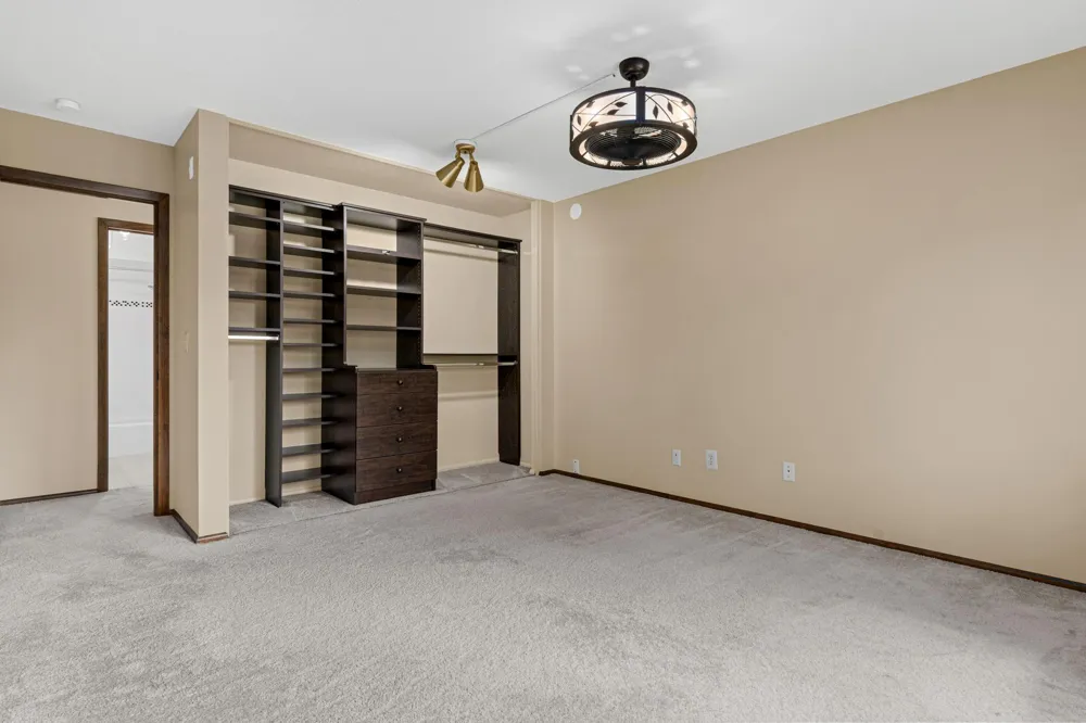 4380 Brookside Court #213 Edina, MN 55436
