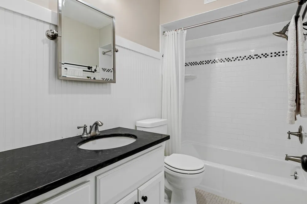 4380 Brookside Court #213 Edina, MN 55436