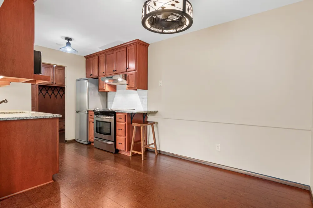 4380 Brookside Court #213 Edina, MN 55436