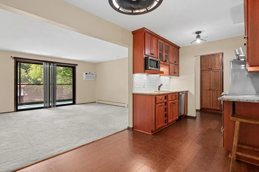 4380 Brookside Court #213 Edina, MN 55436