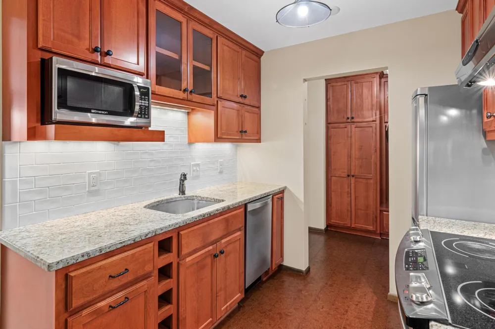 4380 Brookside Court #213 Edina, MN 55436