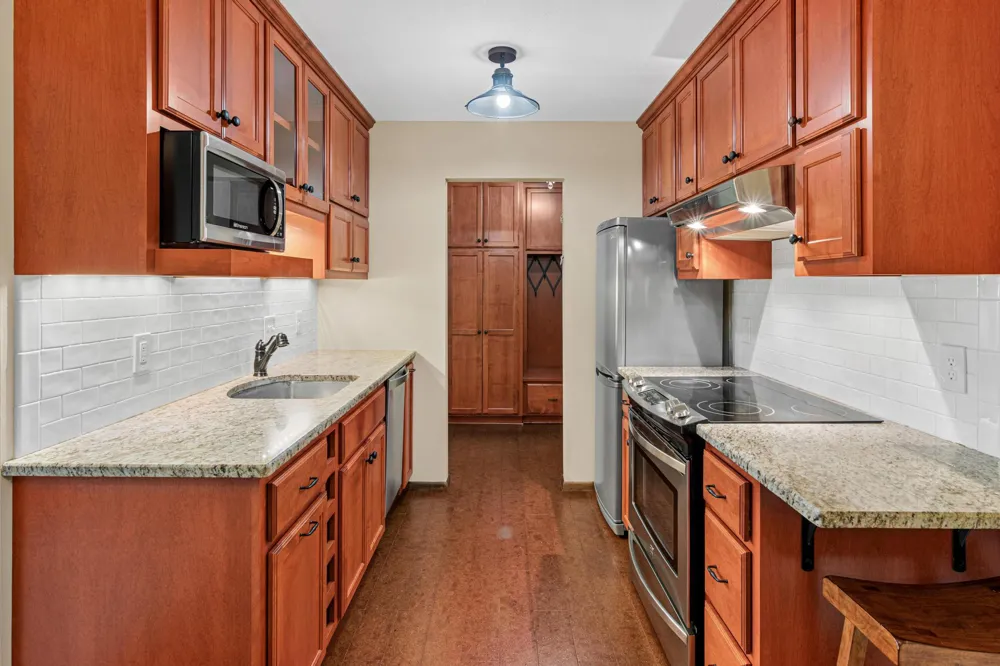 4380 Brookside Court #213 Edina, MN 55436