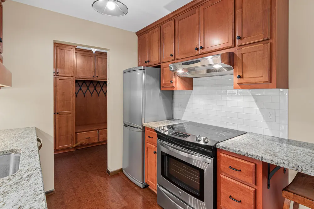 4380 Brookside Court #213 Edina, MN 55436