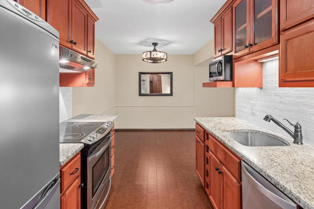 4380 Brookside Court #213 Edina, MN 55436