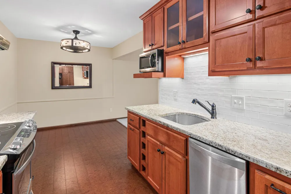 4380 Brookside Court #213 Edina, MN 55436