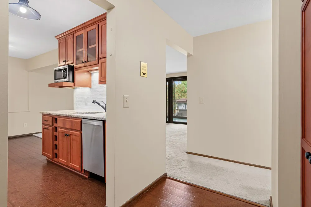 4380 Brookside Court #213 Edina, MN 55436