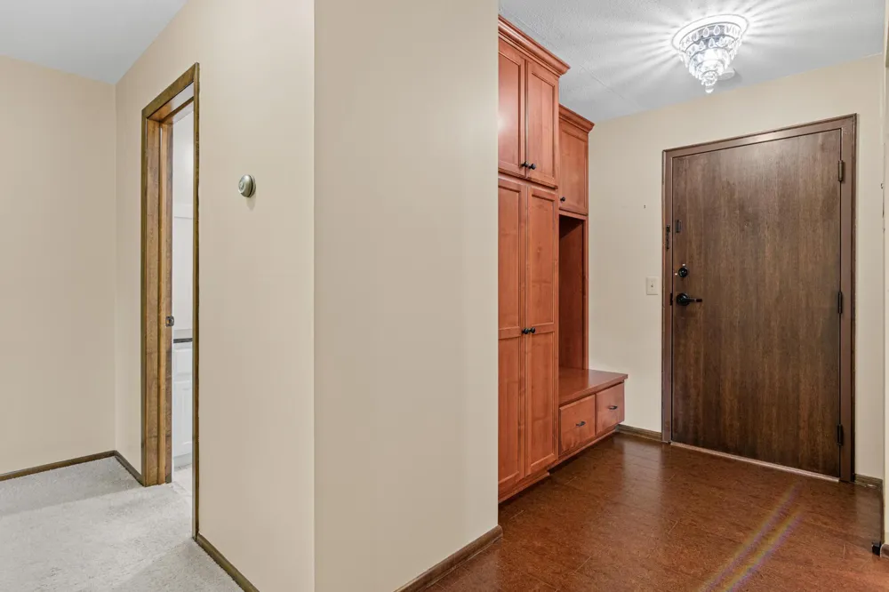 4380 Brookside Court #213 Edina, MN 55436