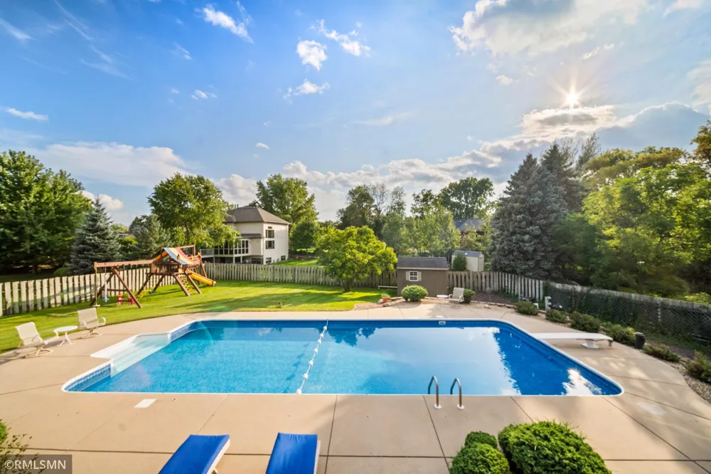 6102 Creek Ridge Court Minnetonka, MN 55345