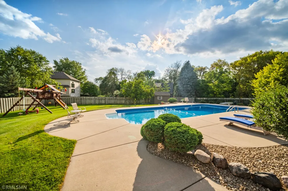 6102 Creek Ridge Court Minnetonka, MN 55345