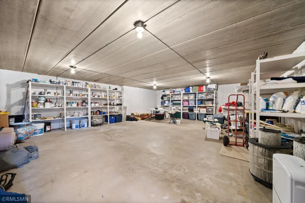 6102 Creek Ridge Court Minnetonka, MN 55345