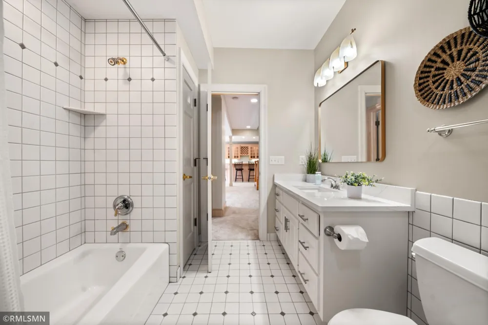 6102 Creek Ridge Court Minnetonka, MN 55345