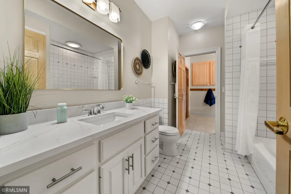 6102 Creek Ridge Court Minnetonka, MN 55345