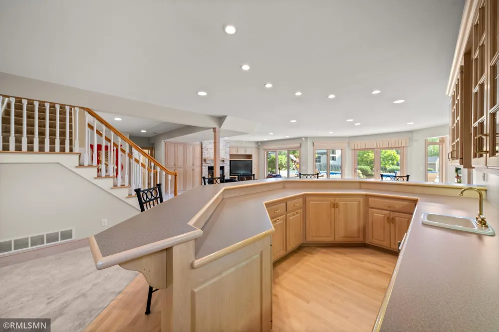 6102 Creek Ridge Court Minnetonka, MN 55345