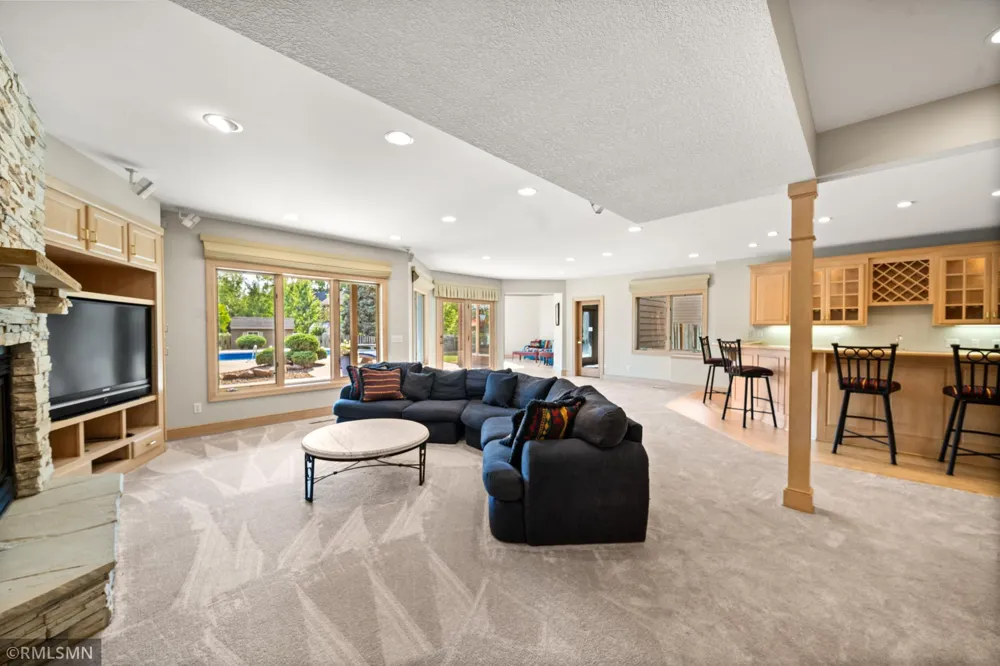 6102 Creek Ridge Court Minnetonka, MN 55345
