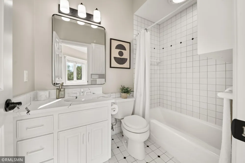 6102 Creek Ridge Court Minnetonka, MN 55345