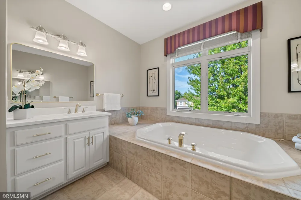6102 Creek Ridge Court Minnetonka, MN 55345