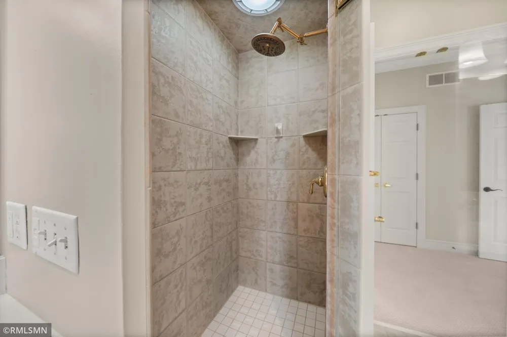 6102 Creek Ridge Court Minnetonka, MN 55345
