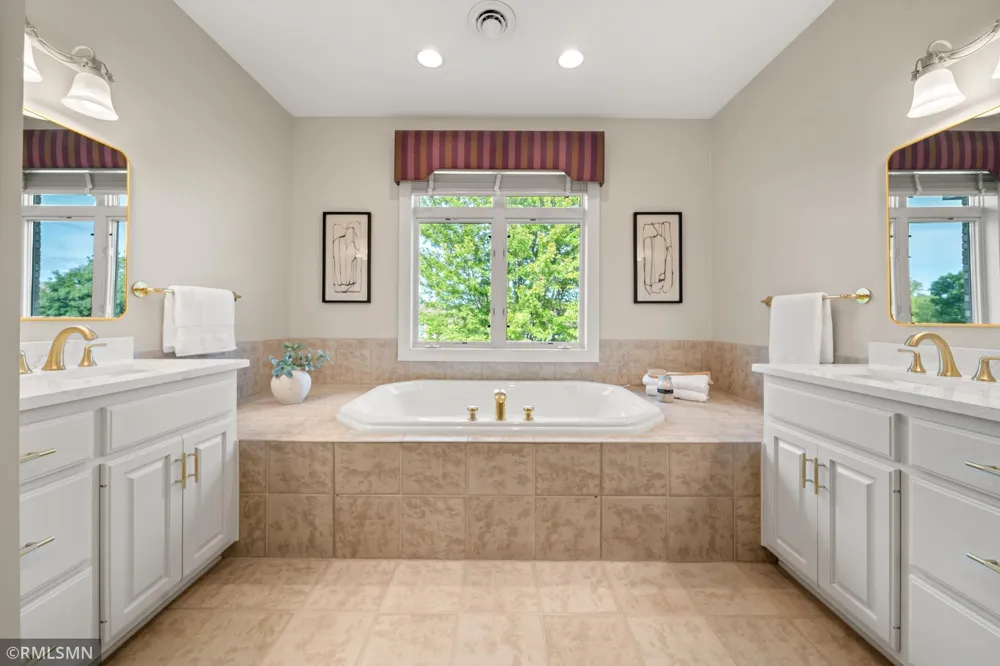 6102 Creek Ridge Court Minnetonka, MN 55345
