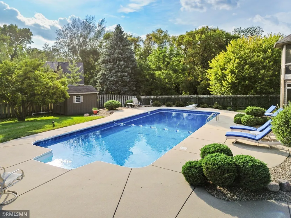 6102 Creek Ridge Court Minnetonka, MN 55345