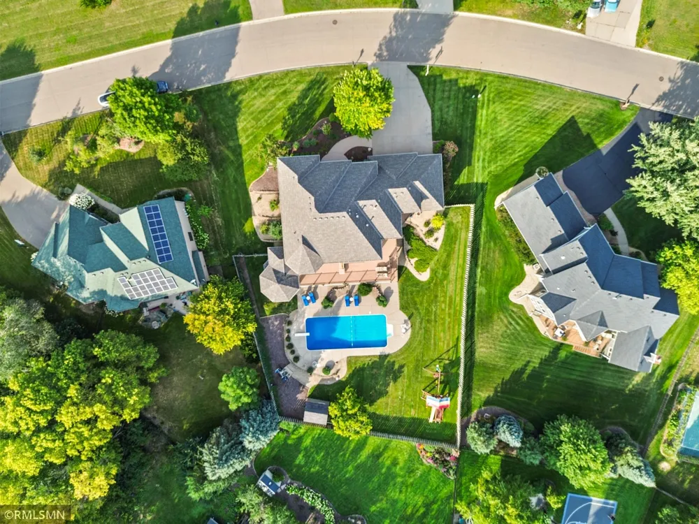6102 Creek Ridge Court Minnetonka, MN 55345