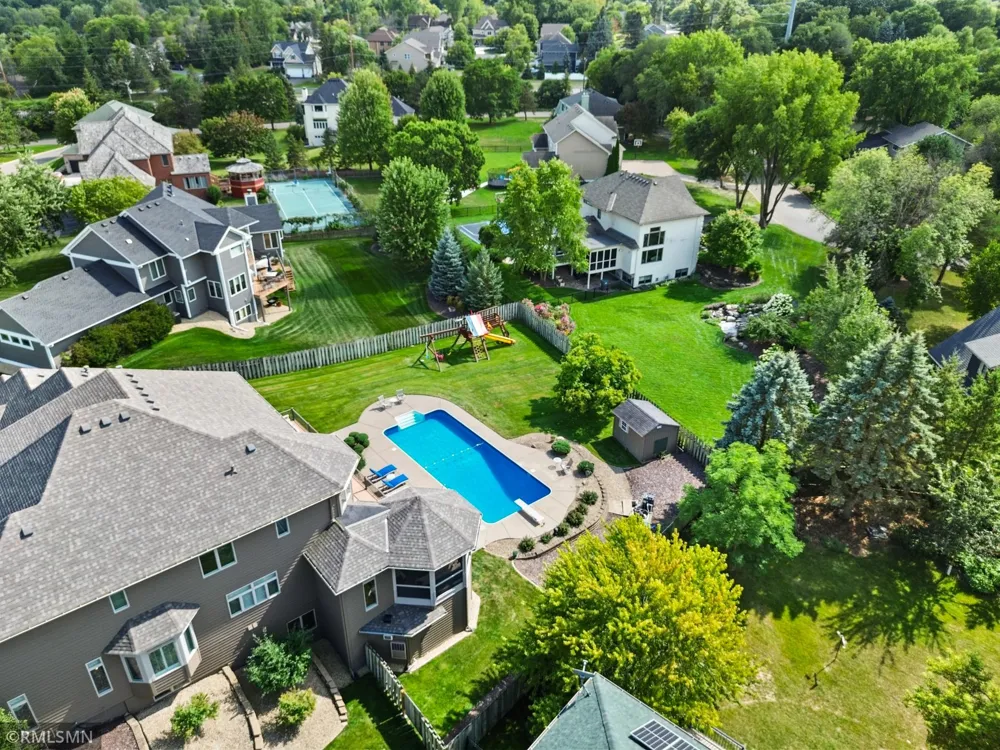 6102 Creek Ridge Court Minnetonka, MN 55345
