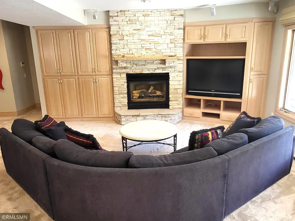6102 Creek Ridge Court Minnetonka, MN 55345
