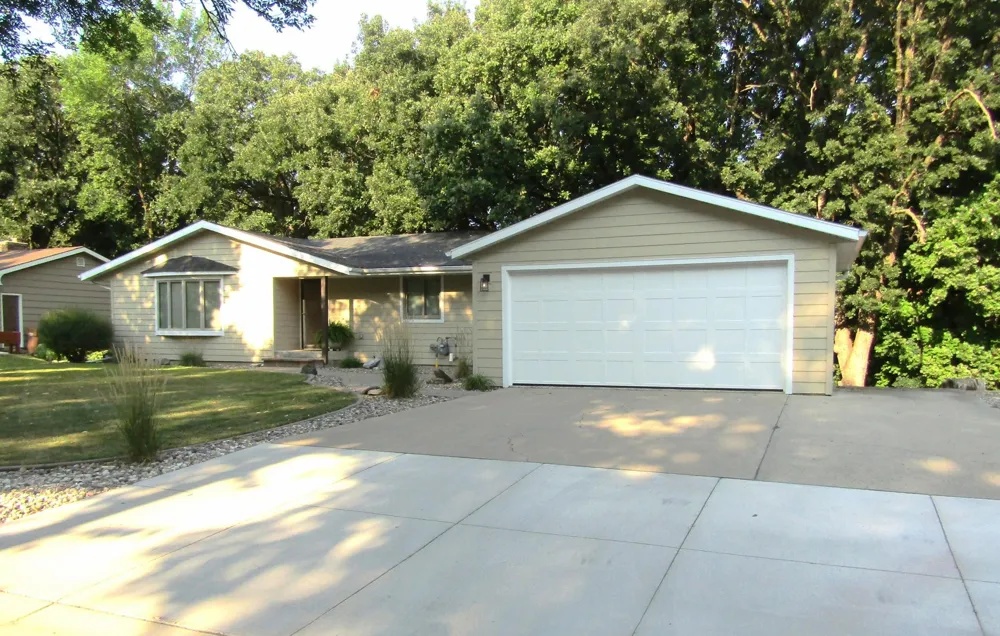 1409 Oak Drive Montevideo, MN 56265