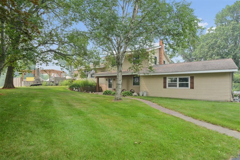 1200 301st Avenue NW Isanti, MN 55040