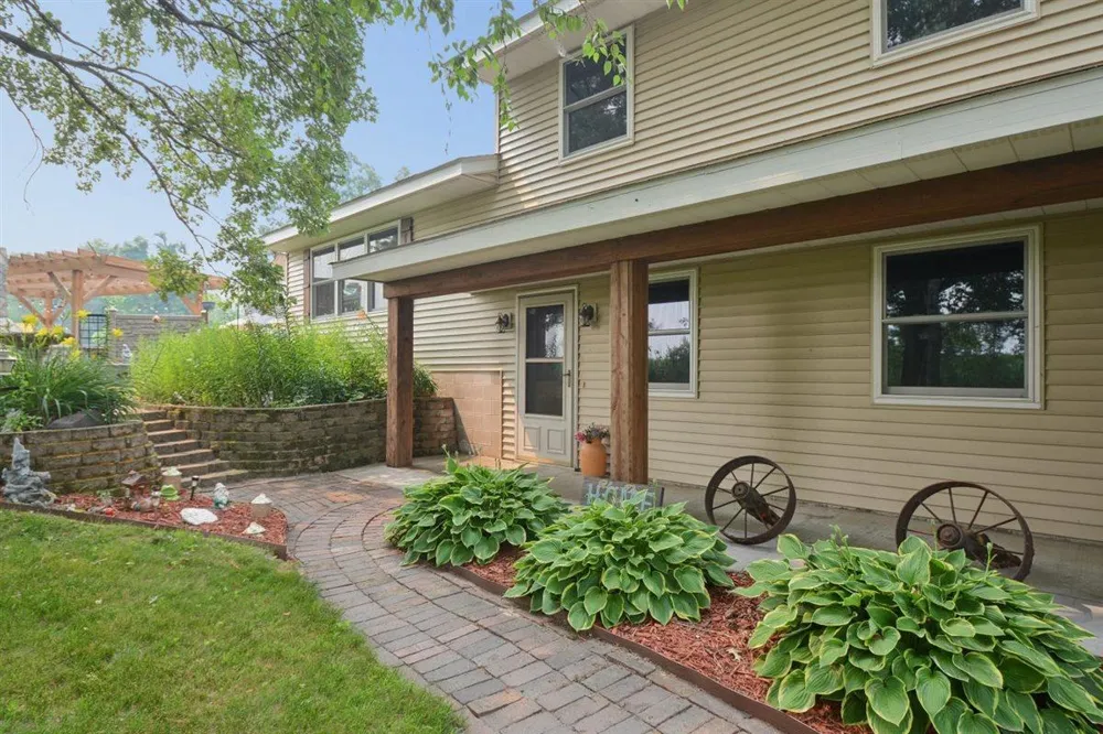1200 301st Avenue NW Isanti, MN 55040
