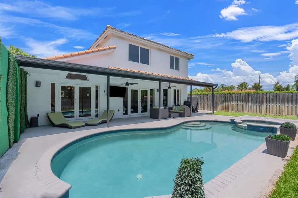 52 Gables Boulevard Weston, FL 33326
