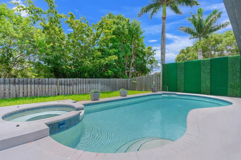 52 Gables Boulevard Weston, FL 33326
