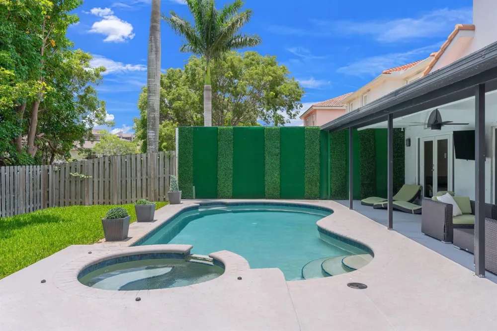 52 Gables Boulevard Weston, FL 33326