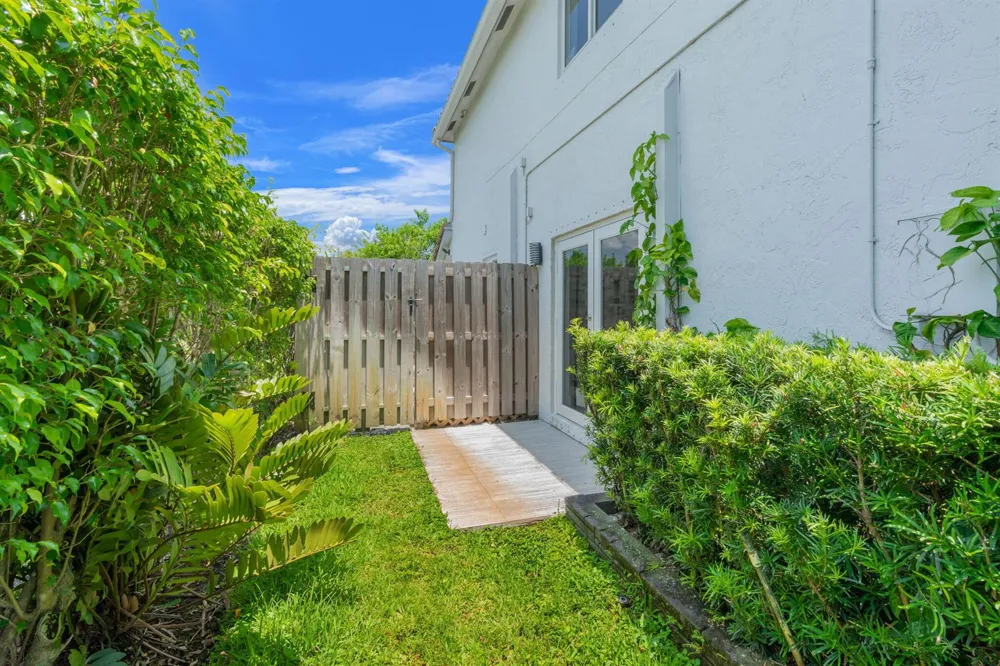 52 Gables Boulevard Weston, FL 33326