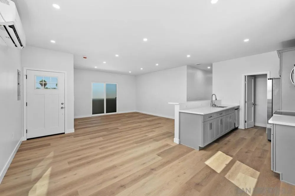 10349 Lipscomb Dr San Diego, CA 92126