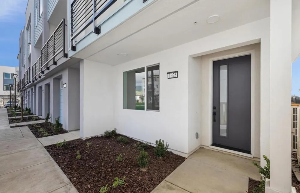 1325 Lilac Way Milpitas, CA 95035