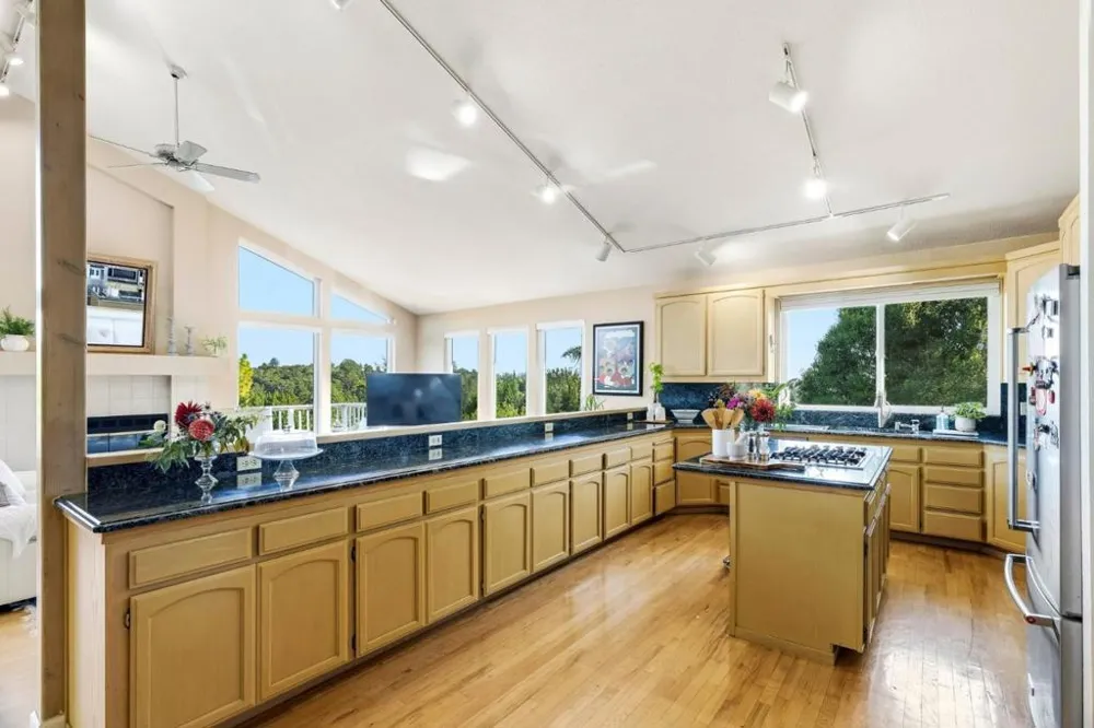 Address Not Shown Aptos, CA 95003
