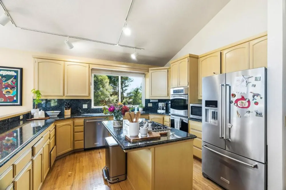 Address Not Shown Aptos, CA 95003