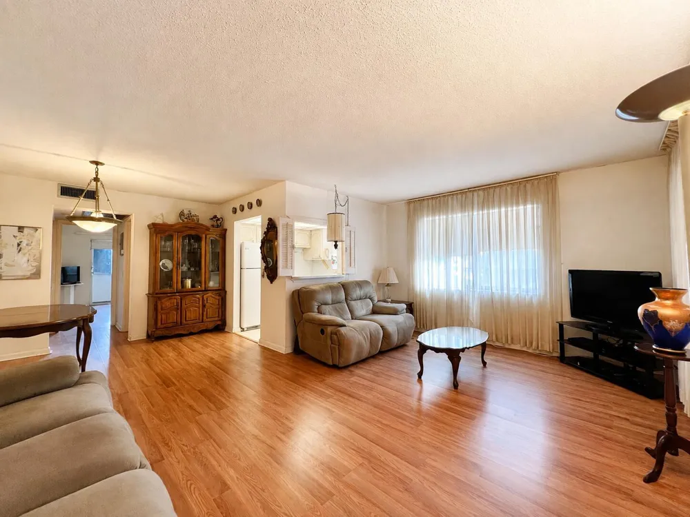 229 Dorchester J West Palm Beach, FL 33417