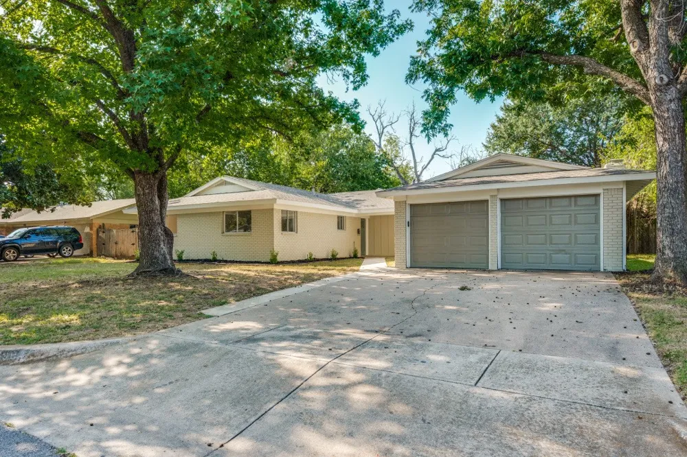 6904 Jewell Avenue Fort Worth, TX 76112