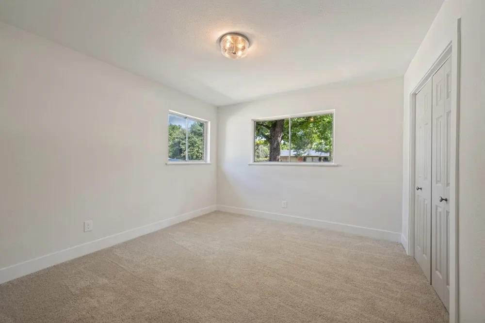 6904 Jewell Avenue Fort Worth, TX 76112